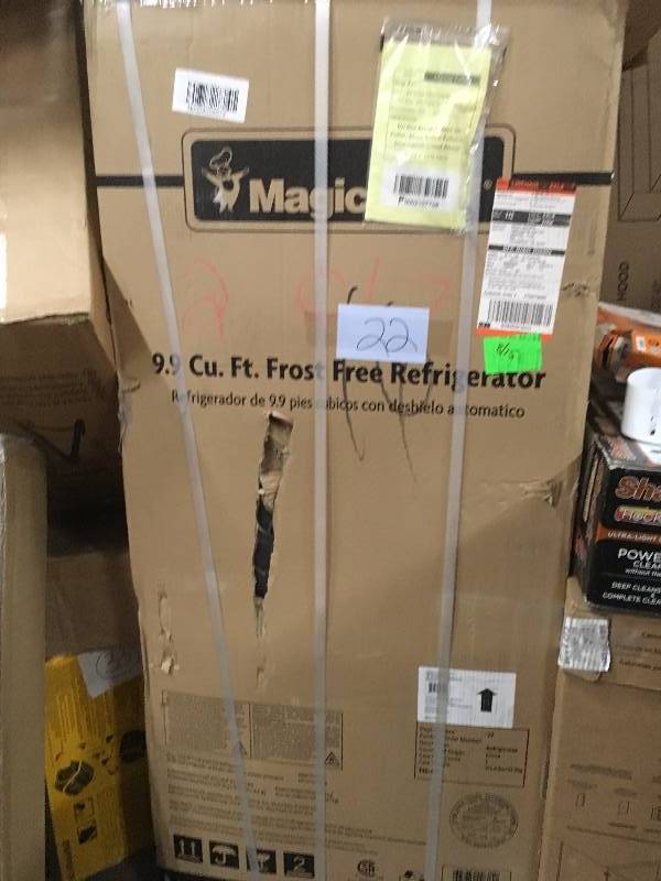 Magic Chef 24 in. W 9.9 cu. ft. Top Freezer Refrigerator in Stainless Steel not used