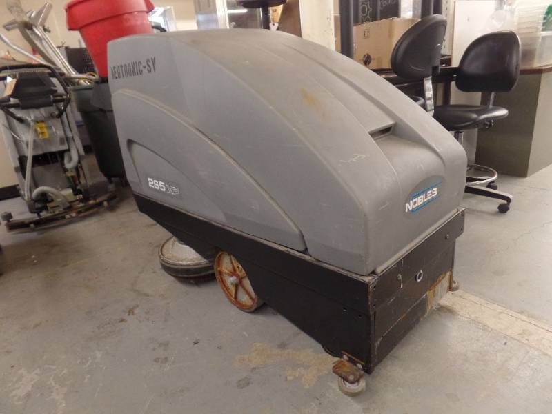 WALK BEHIND SCRUBBER