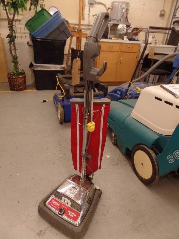 SANITAIRE UPRIGHT VACUUM