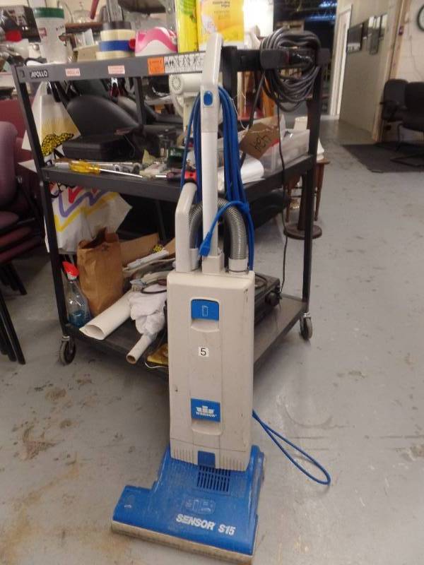 UPRIGHT COMMERCIAL VACUUM