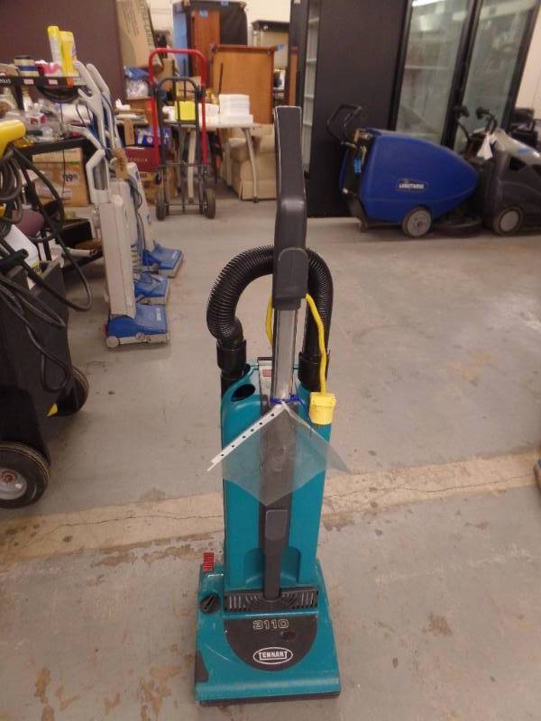 UPRIGHT COMMERCIAL VACUUM