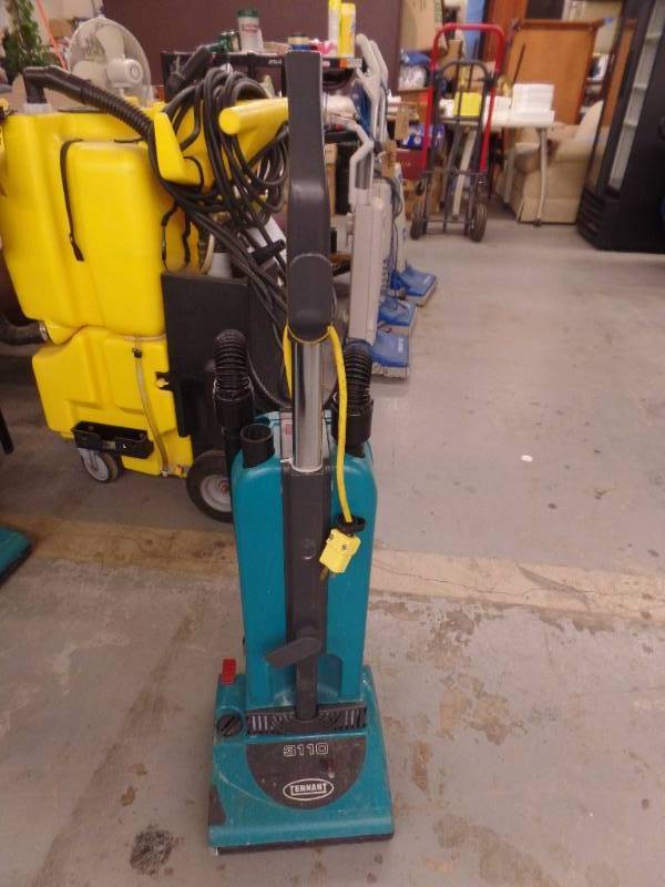 UPRIGHT COMMERCIAL VACUUM