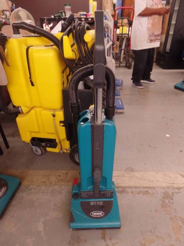 UPRIGHT COMMERCIAL VACUUM