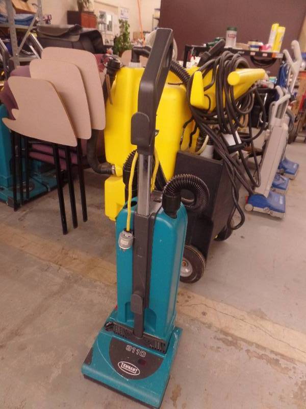 UPRIGHT COMMERCIAL VACUUM
