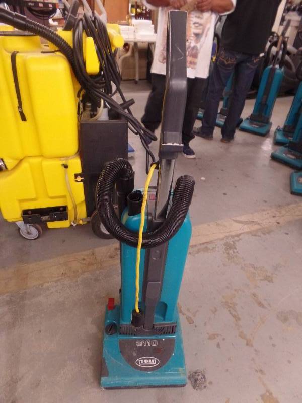 UPRIGHT COMMERCIAL VACUUM