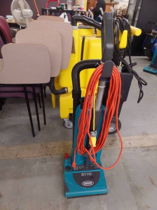 UPRIGHT COMMERCIAL VACUUM