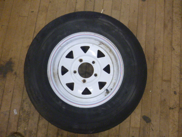 lot 8 image: Carlisle Trailer Tire
