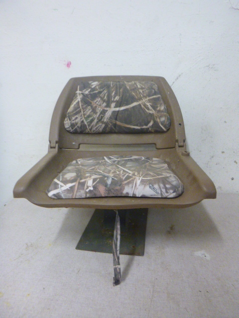 lot 11 image: Camouflage Boat Seat