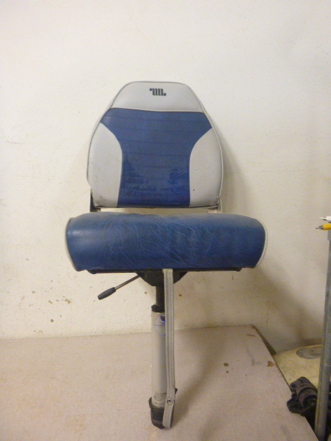 lot 12 image: Boat Seat with Pedestal