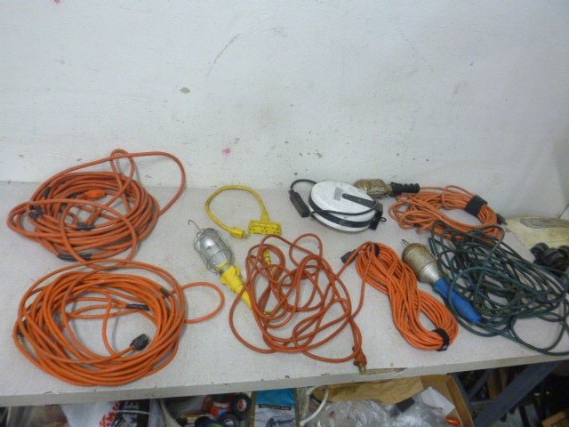 lot 16 image: Miscellaneous Electrical Cords