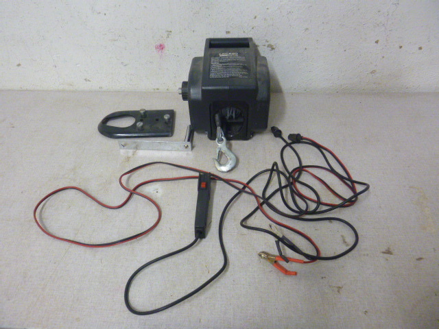 lot 21 image: Chicago Electric Winch