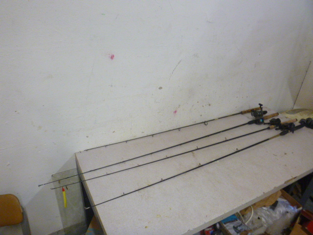 lot 38 image: 4 Fishing Rods and Reels