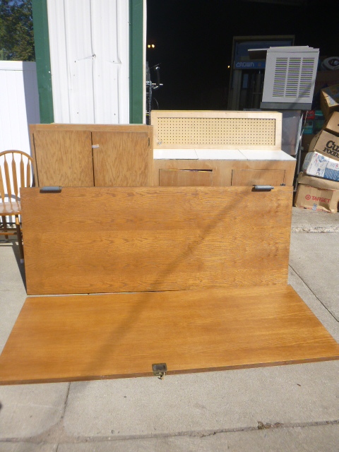 lot 39 image: 2 Cabinet and 2 Doors
