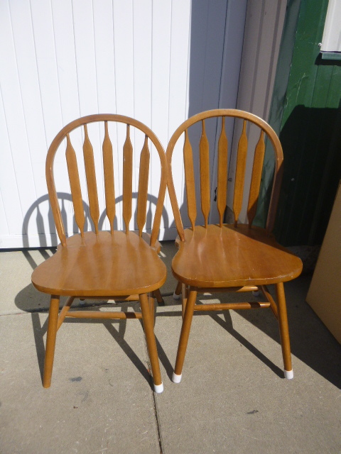 lot 40 image: 2 Wooden Chairs