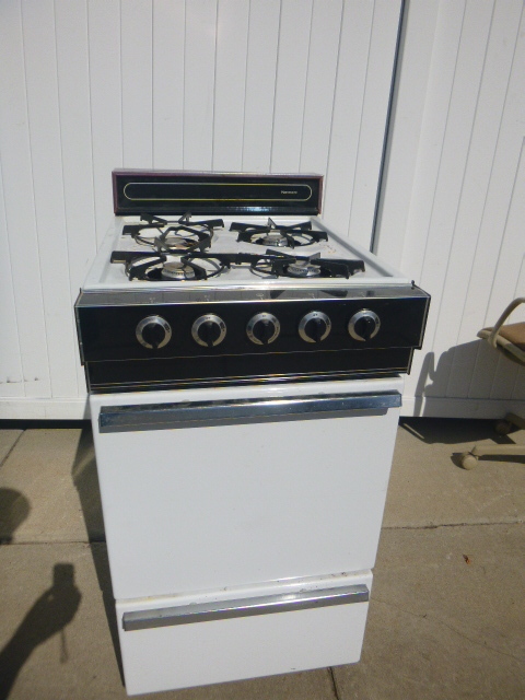 lot 48 image: Kenmore Stove