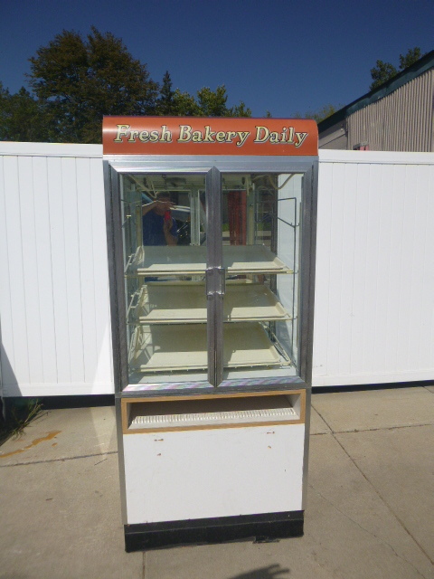 lot 52 image: Bakery Display Case