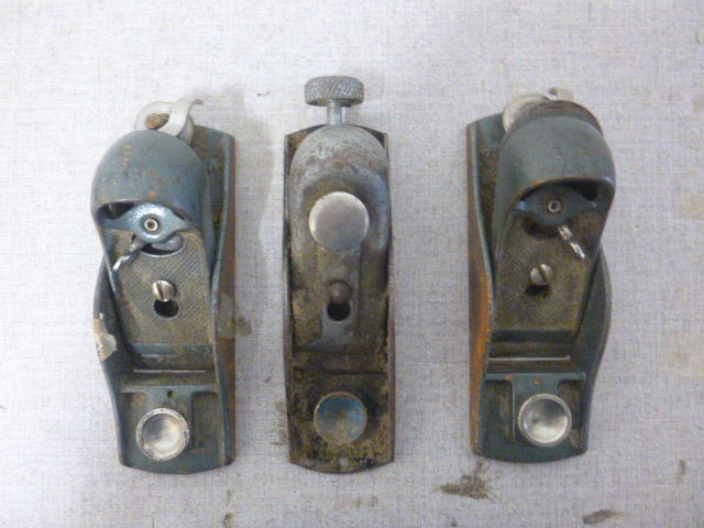 lot 60 image: 3 Small Hand Planes