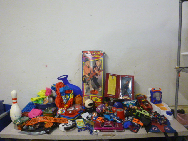 lot 72 image: Miscellaneous Toys
