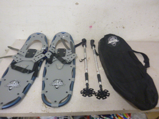 lot 73 image: Mens Sherpa Snowshoes