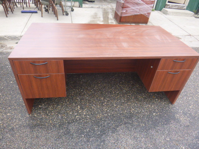 lot 87 image: Cherry Wood Office Desk