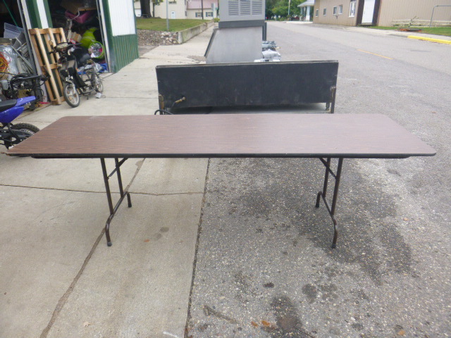 lot 100 image: Folding Table