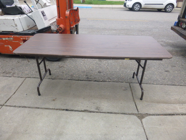 lot 102 image: Folding Table
