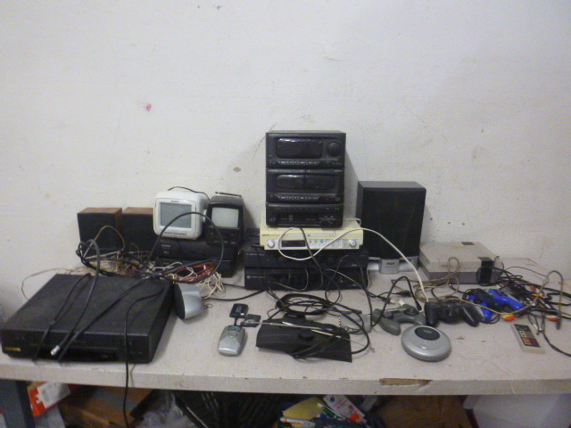 lot 126 image: Miscellaneous Electronics
