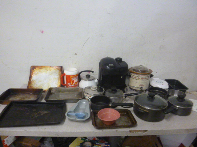 lot 128 image: Miscellaneous Kitchen Items