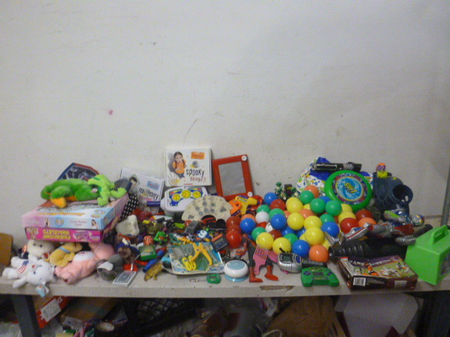 lot 132 image: Miscellaneous Toys
