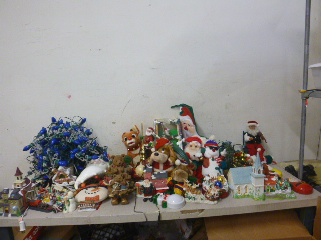 lot 133 image: Miscellaneous Christmas Decorations