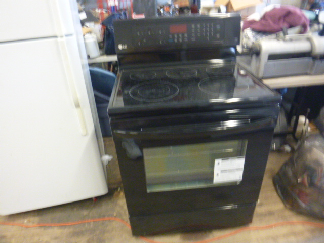 lot 2 image: NEW LG Convection Glass Top Stove