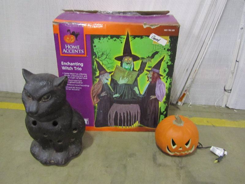 lot 1 image: 75  Witch Sisters, 19 Luminary Cat, 9 Jack-o-lantern