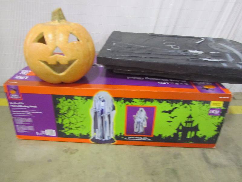 lot 5 image: 58 Rising Glowing Ghoul, Home accent Jack-o-lantern, 3 yard Graves