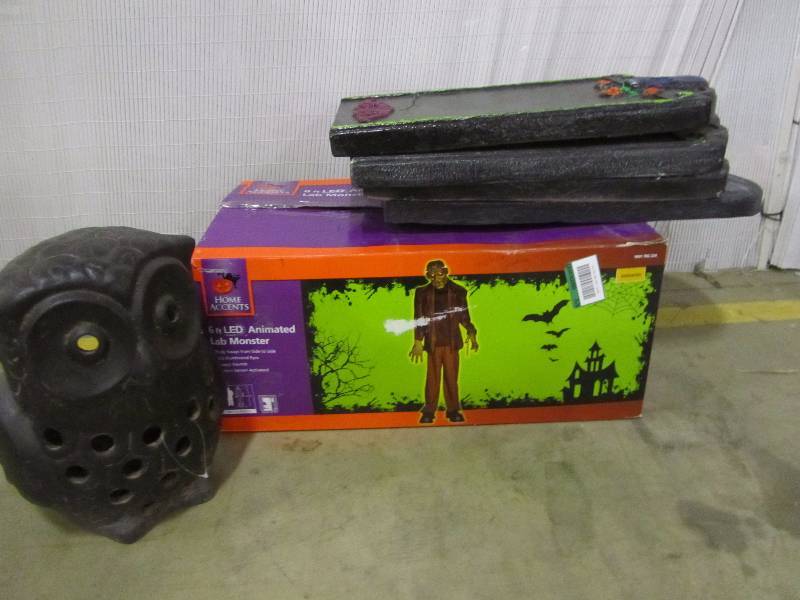 lot 6 image: 75 Reanimated Corpse, Home accents 16 owl, 4 yard graves