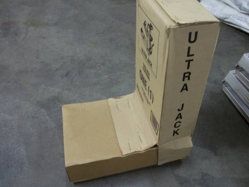 lot 2 image: Qual-Craft Guardian Ultra Jack  Model # 2000 Retail $282.00