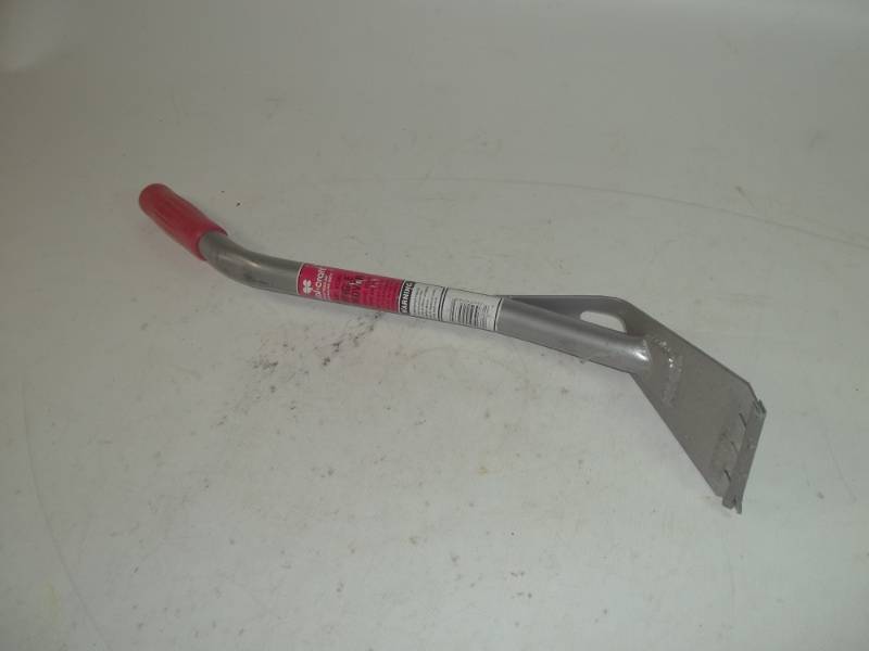 lot 58 image: Qual-Craft Guardian Shingle Remover 22 # 2563 Retail $42.00
