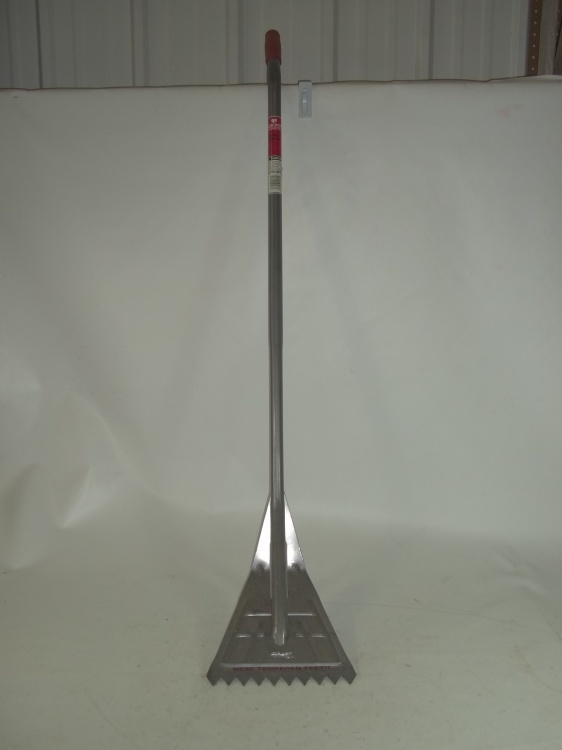 lot 69 image: Qual-Craft Guardian Shingle Remover 54 # 2560 Retail $77.00