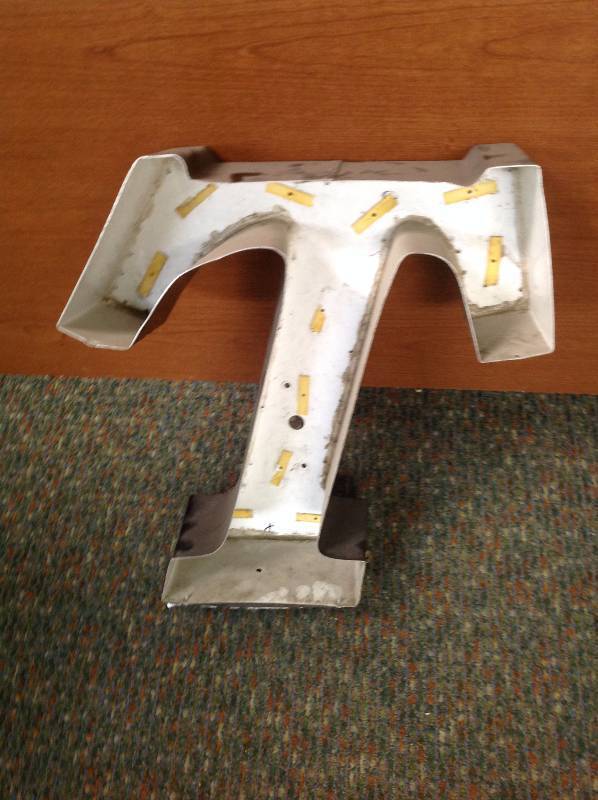 lot 51 image: Metal letter T, Flood Lights, Power cord, and Golf Clubs, Two Floor Jacks, Ball Hitch, Oil Can, and Uscan grade 2 cylindrical leverset handle