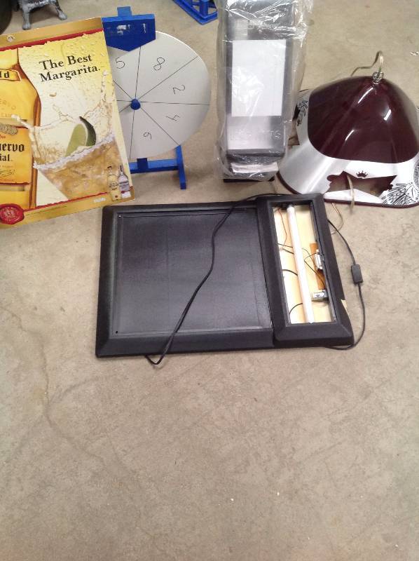 lot 22 image: Budweiser Light, Lighted Display, Jose Cavour Sign, Napkin Dispenser, and A Spinner
