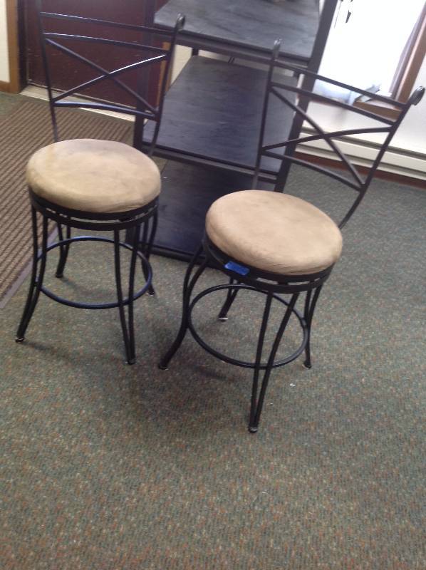lot 64 image: 2 bar stool chairs