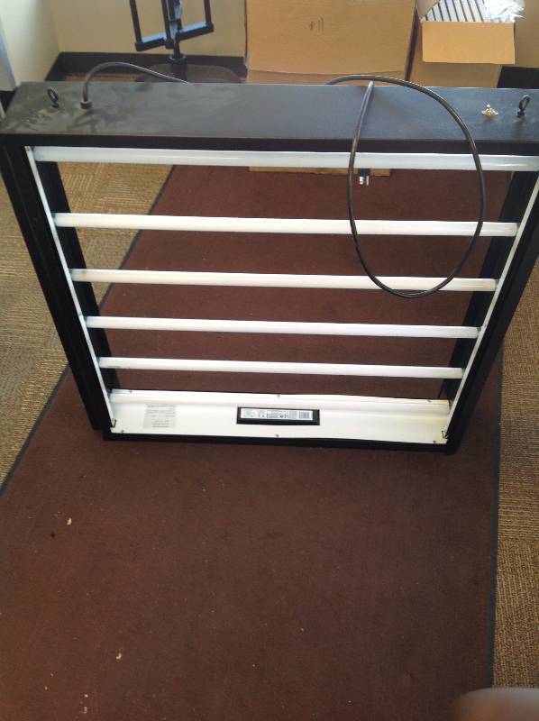 lot 13 image: Light BoxesPanels