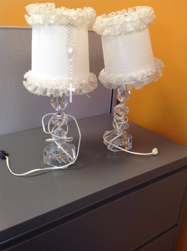 lot 21 image: Two Table Side Lamps
