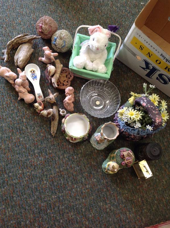 lot 41 image: Lot of Decorative Home Decor, and Small Pieces of Drift Wood