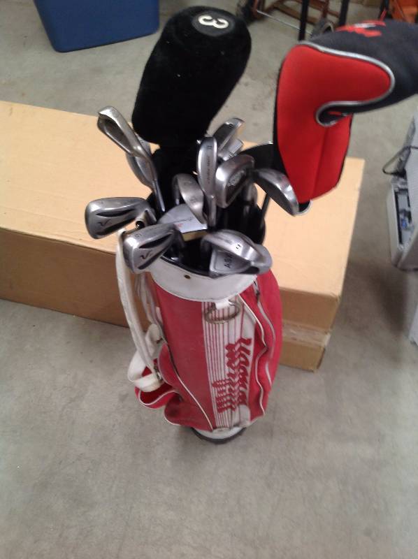lot 62 image: Gulf Clubs, with a Wilson Gulf Bag