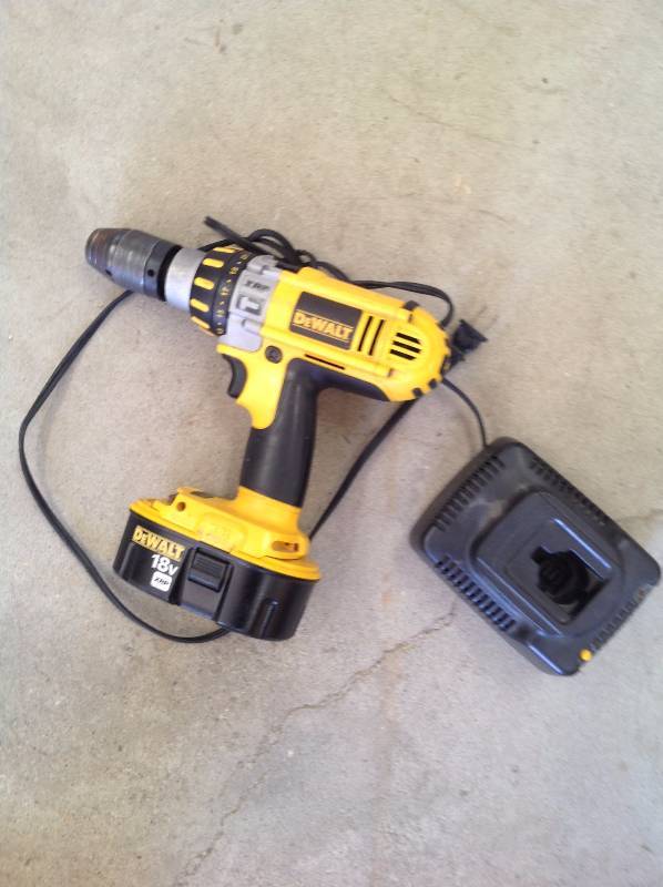 lot 71 image: Dewalt Drill