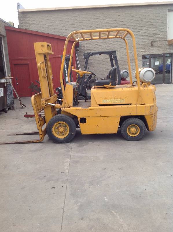 lot 5 image: Datson Fork Lift