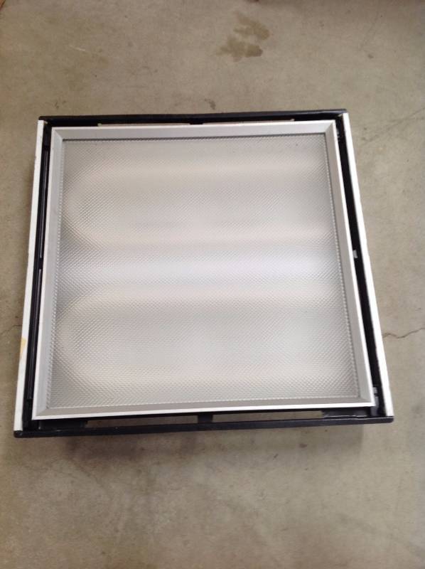 lot 58 image: 2x2 Fluorescent Light Fixture