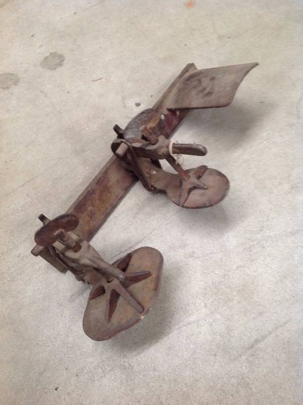 lot 62 image: Vintage shaler Vulcanizer tire repair tool