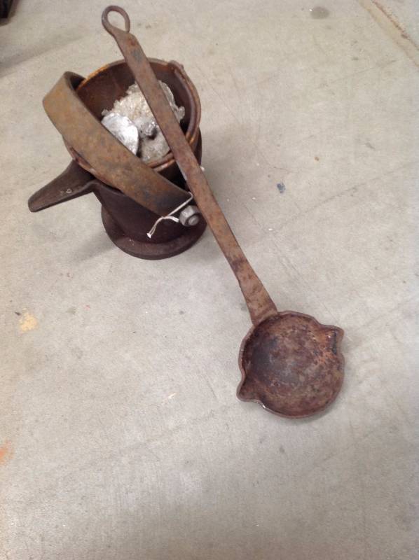 lot 64 image: Vintage Metal Melting Pots, and Ladle