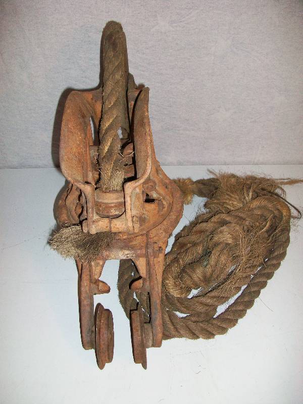 lot 1 image: Louden Hay Trolley